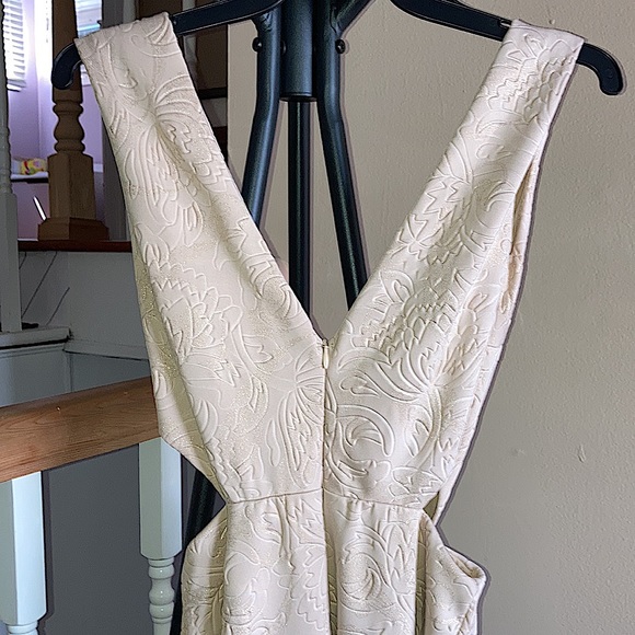 Nude evening dress - Picture 4 of 8